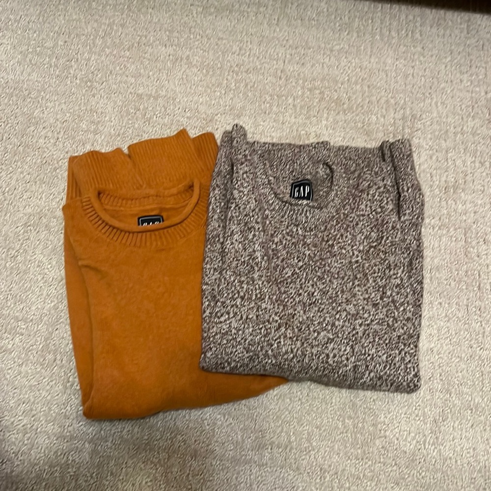 Like new gap medium power pair sweaters